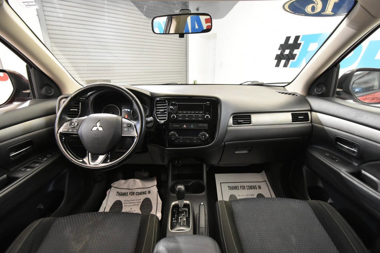 Used 2016 Mitsubishi Outlander ES image 18