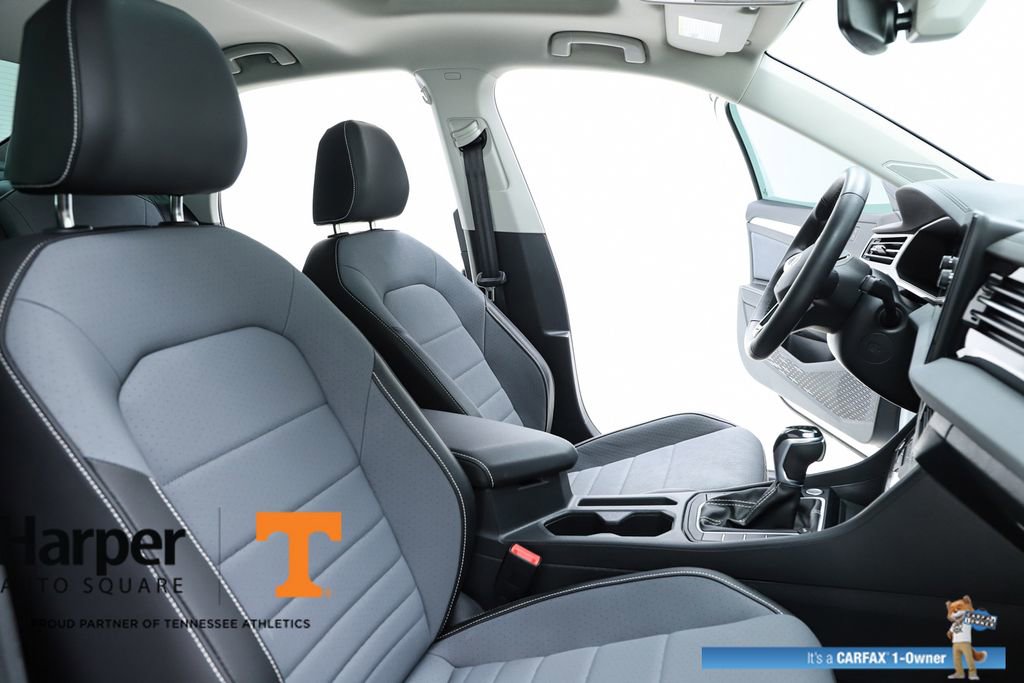 Used 2025 Volkswagen Jetta SE w/ Sunroof Package image 72