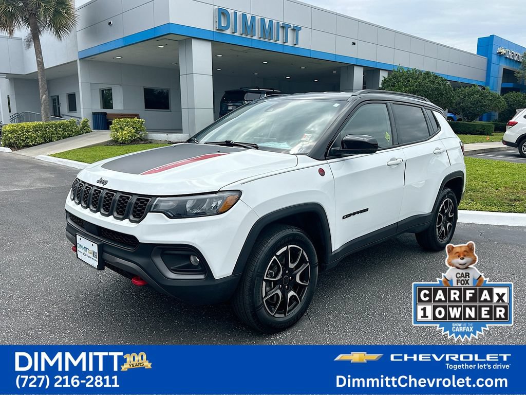 Used 2025 Jeep Compass Trailhawk w/ Trailer Tow Group AWD/4WD image 1
