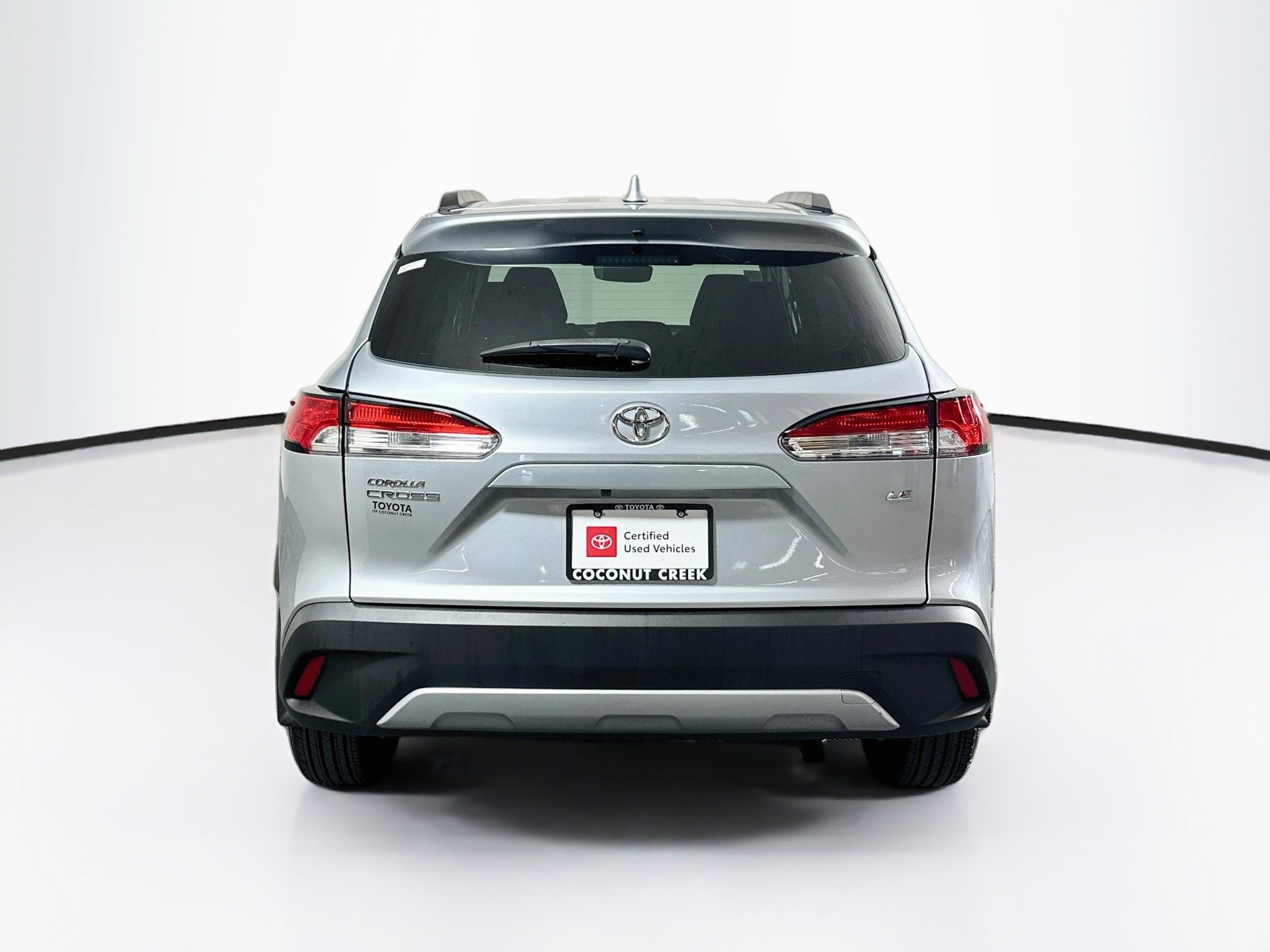Certified 2024 Toyota Corolla Cross LE w/ Moonroof Package FWD image 4