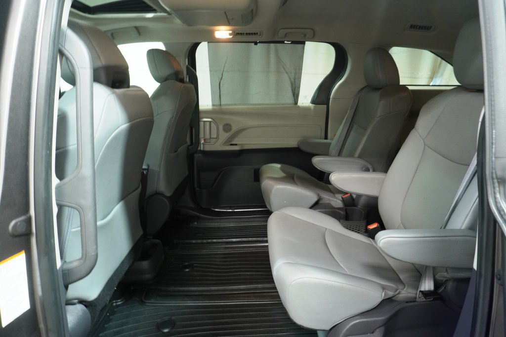 Used 2021 Toyota Sienna XLE w/ XLE Plus Package AWD/4WD image 18