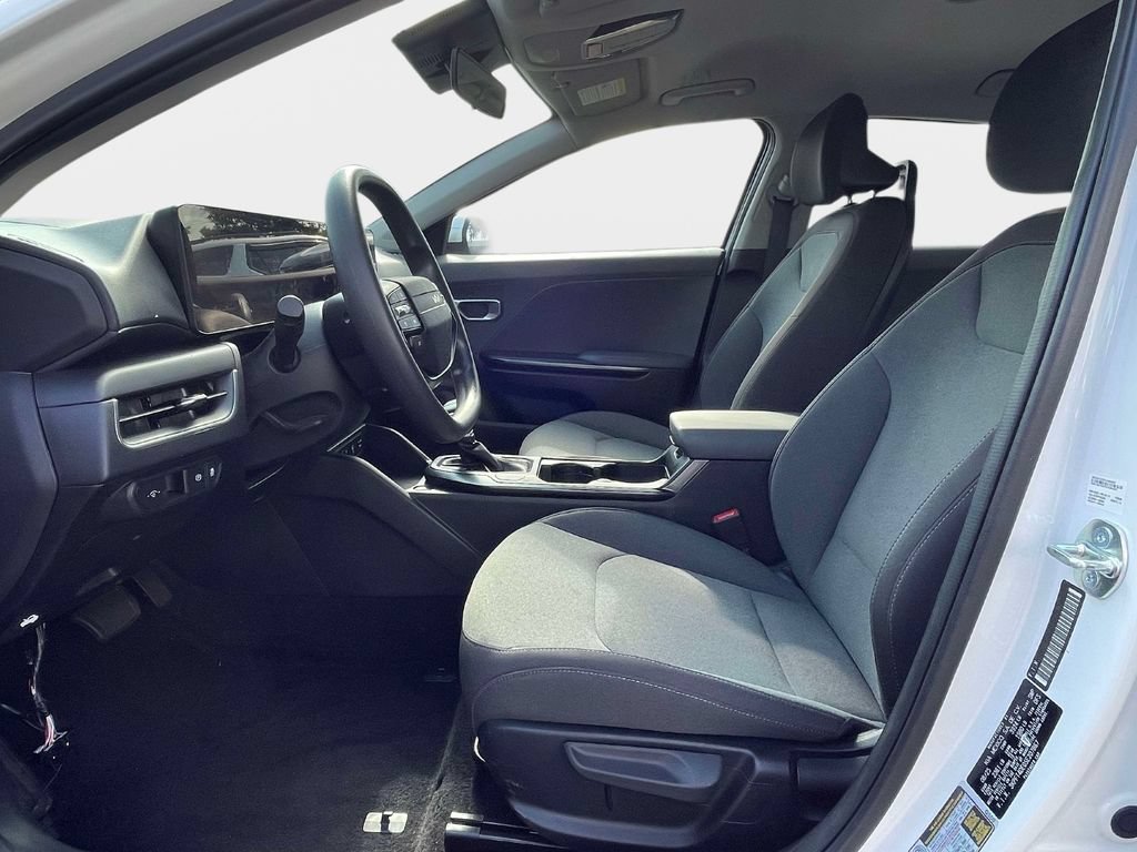 Used 2025 Kia K4 FWD image 12