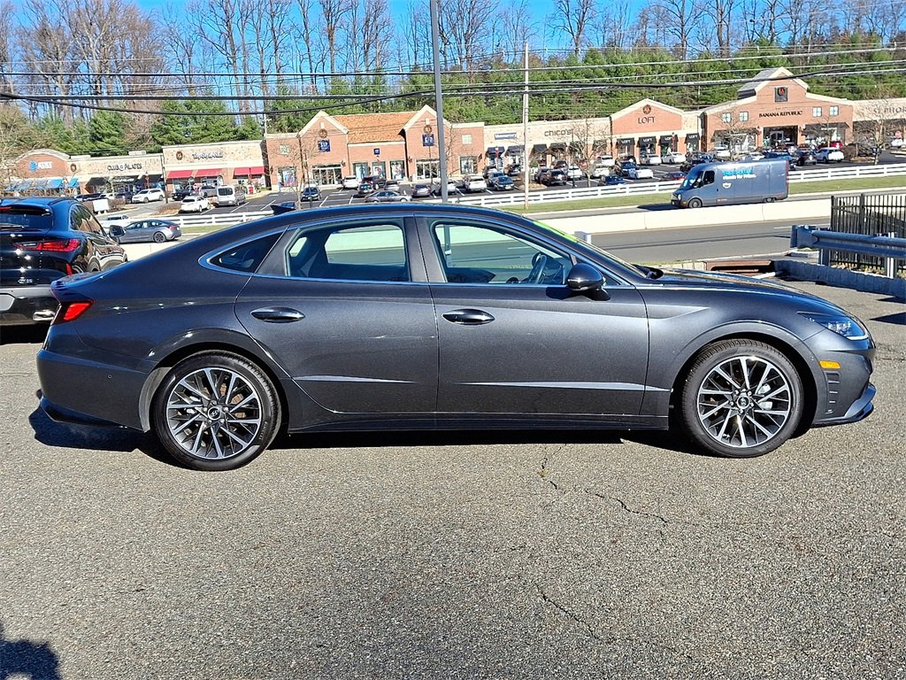 Used 2022 Hyundai Sonata Limited w/ Preferred Accessory Package image 8