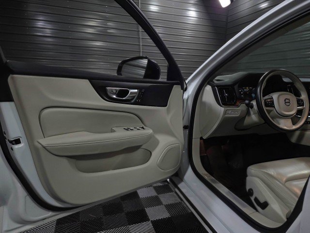 Used 2022 Volvo S60 T8 R-Design Expression w/ Advanced Package image 31