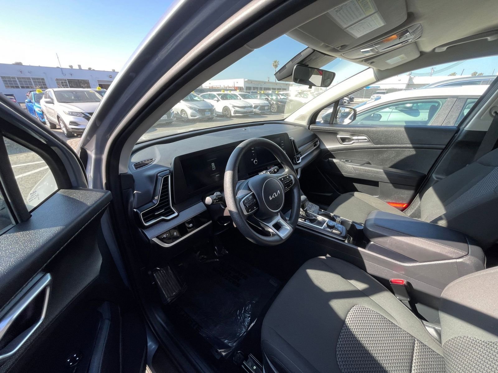 Used 2025 Kia Sportage LX FWD image 34