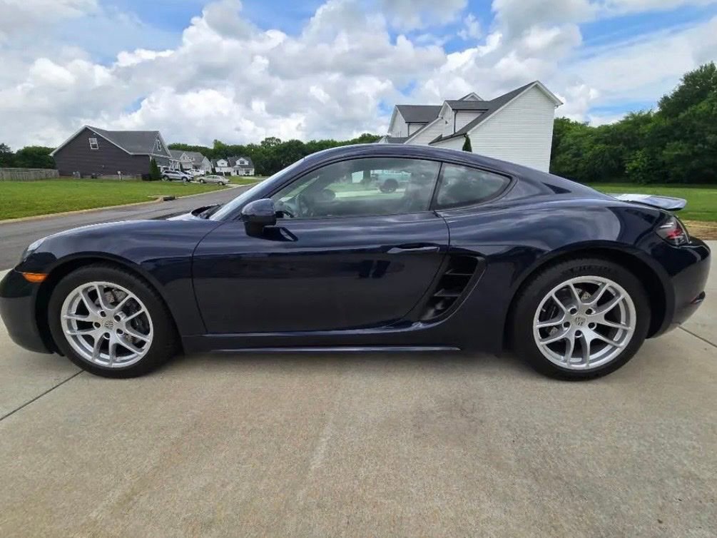 Used 2021 Porsche 718 Cayman RWD image 4