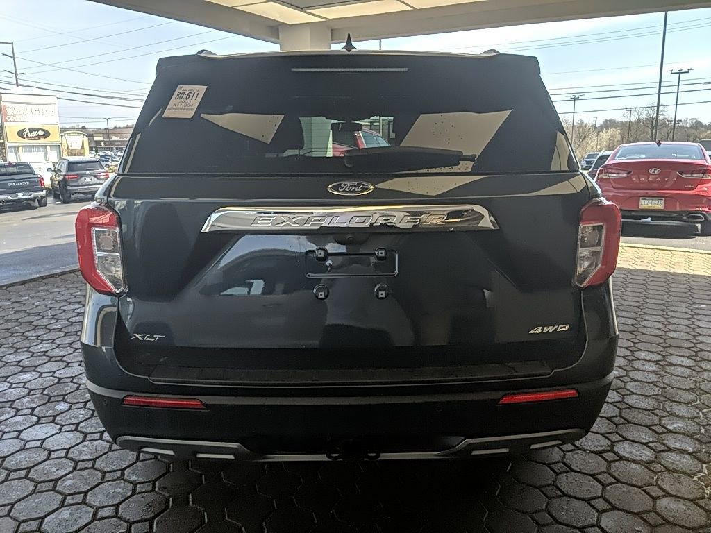 Used 2023 Ford Explorer XLT w/ Equipment Group 202A image 7