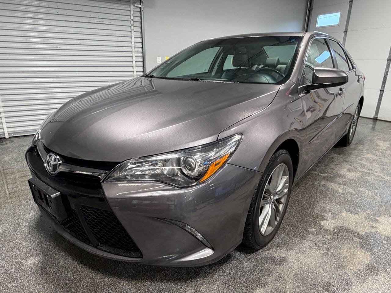 Used 2017 Toyota Camry SE w/ Moonroof Package image 9