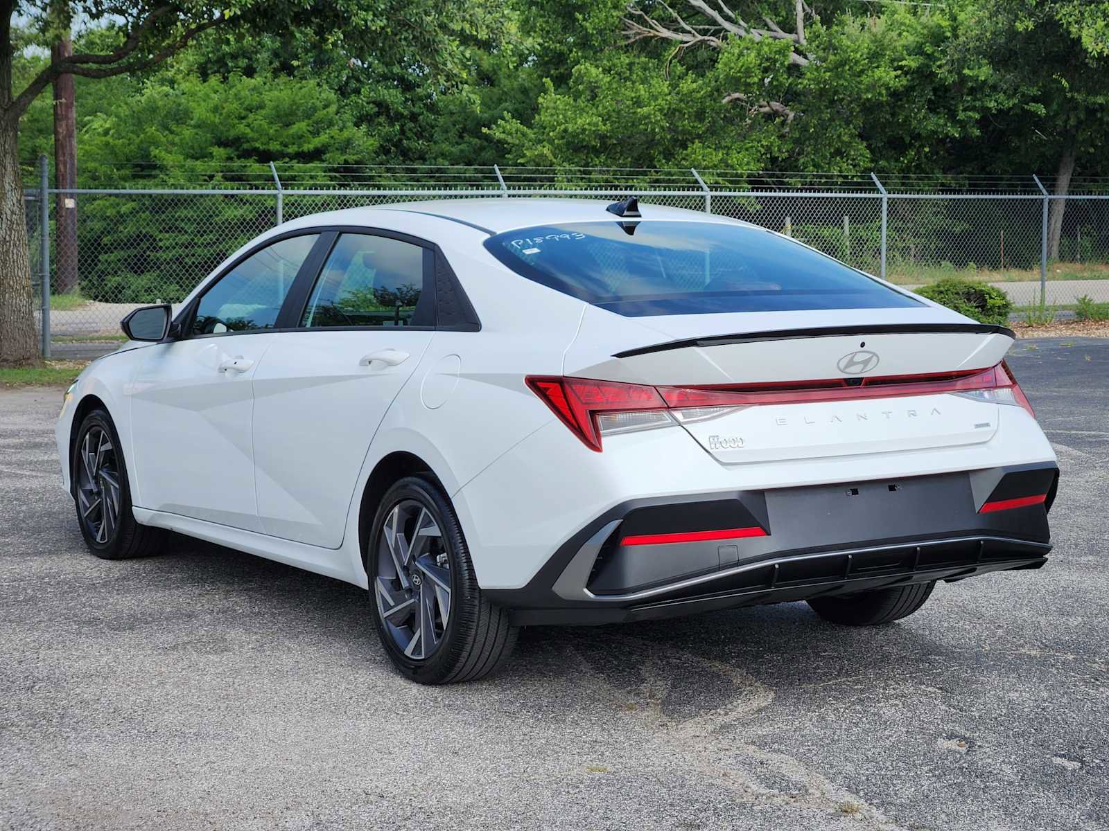 Used 2025 Hyundai Elantra SEL FWD image 5