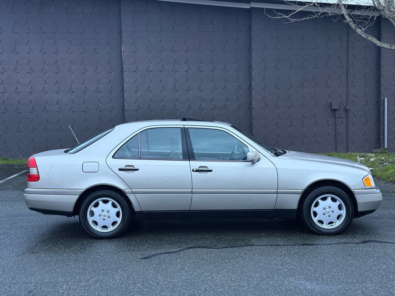Used 1997 Mercedes-Benz C 230 C 230 4dr Sedan image 4
