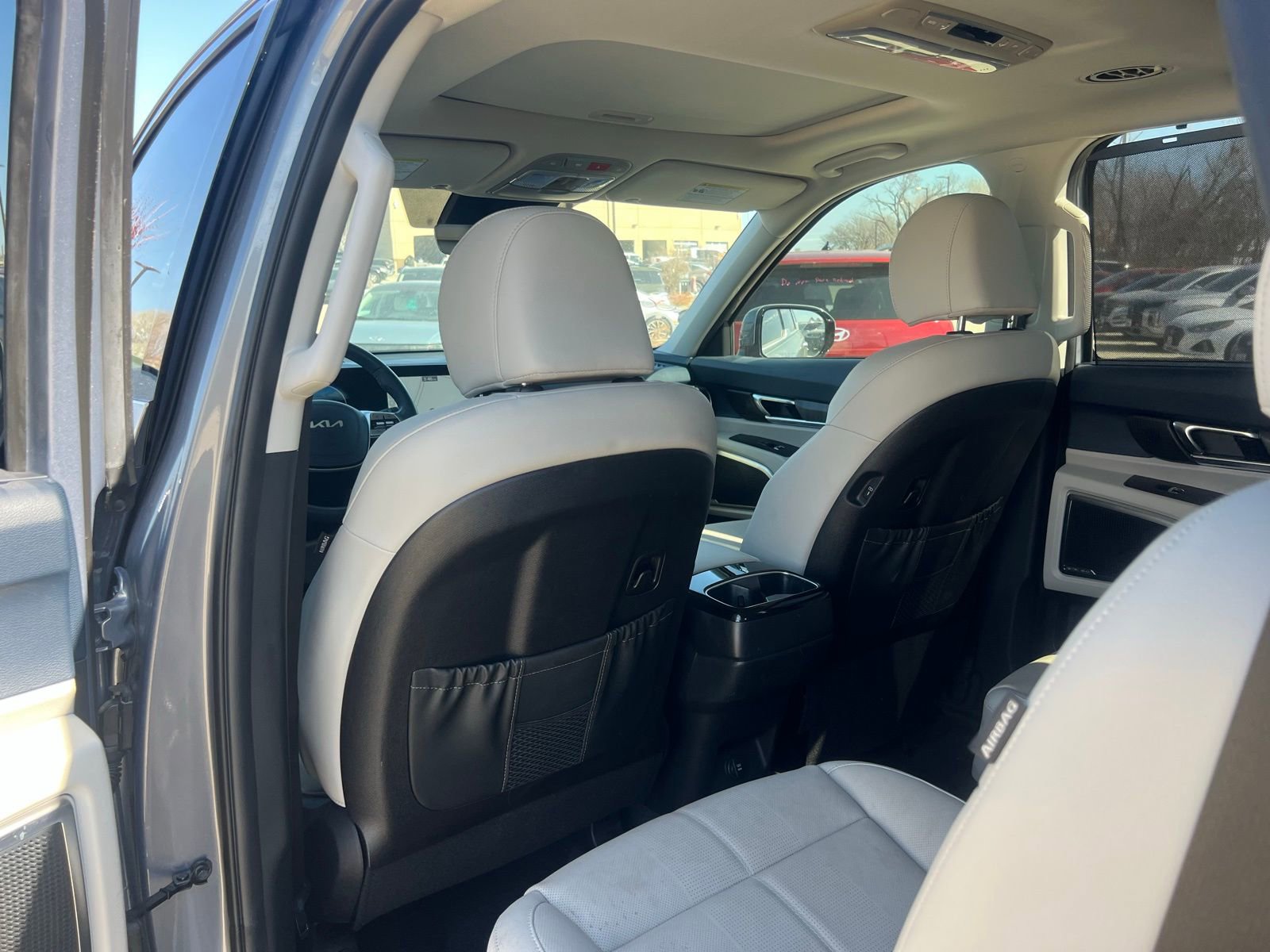 Used 2025 Kia Telluride SX w/ SX Captain's Chair Package image 19