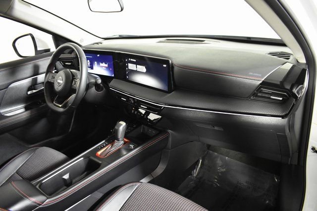 Certified 2025 Nissan Kicks SR image 32