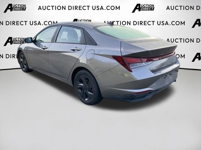 Used 2022 Hyundai Elantra SEL w/ Convenience Package FWD image 12