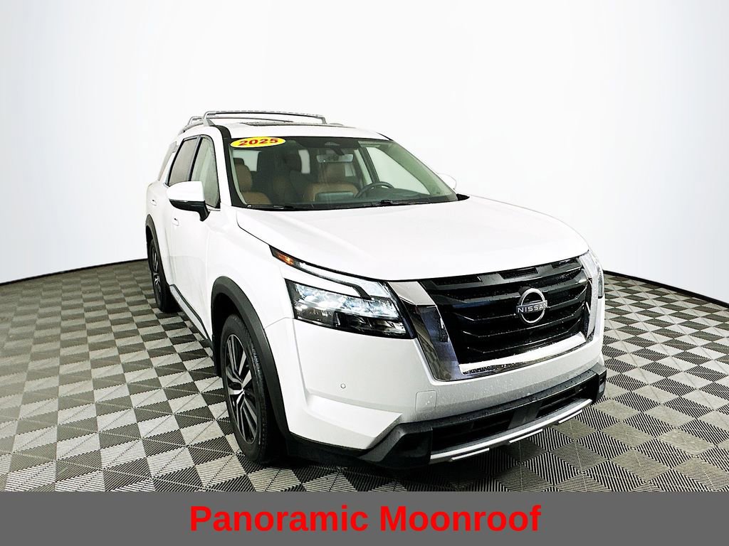Certified 2025 Nissan Pathfinder Platinum AWD/4WD image 4