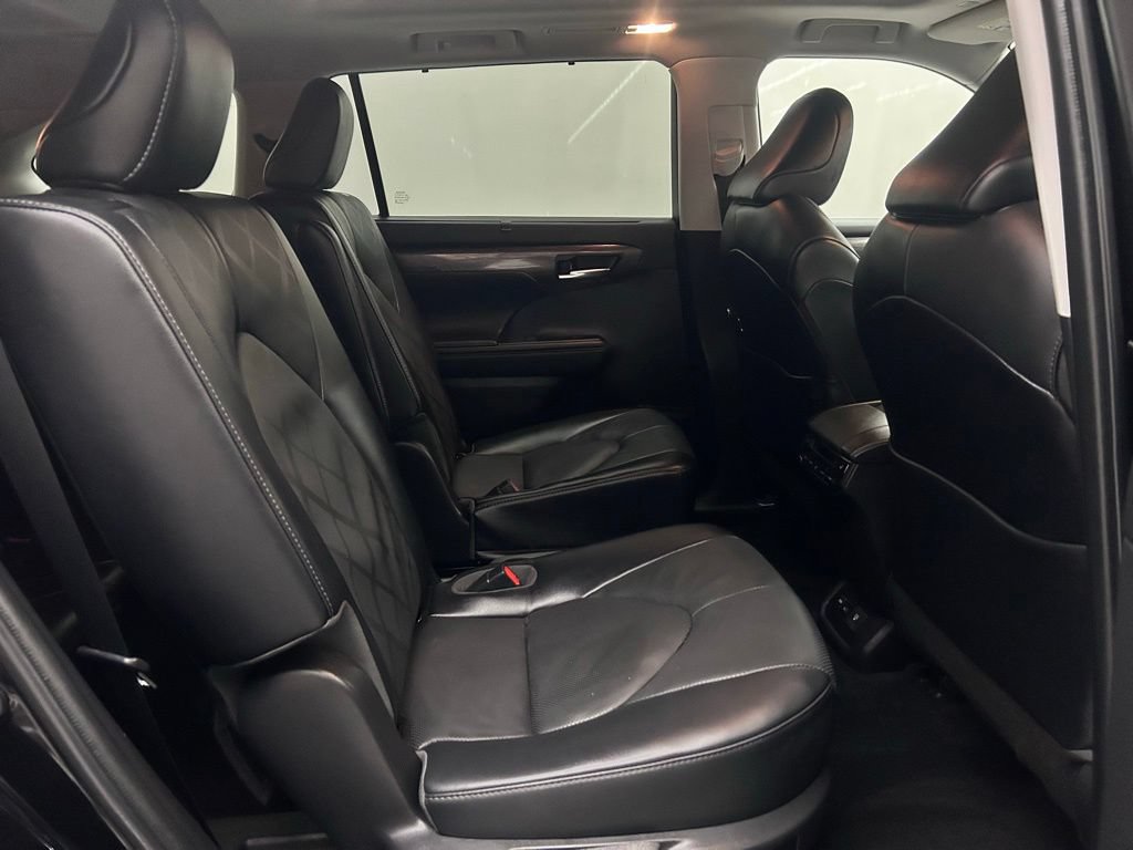 Used 2022 Toyota Highlander Platinum AWD/4WD image 17