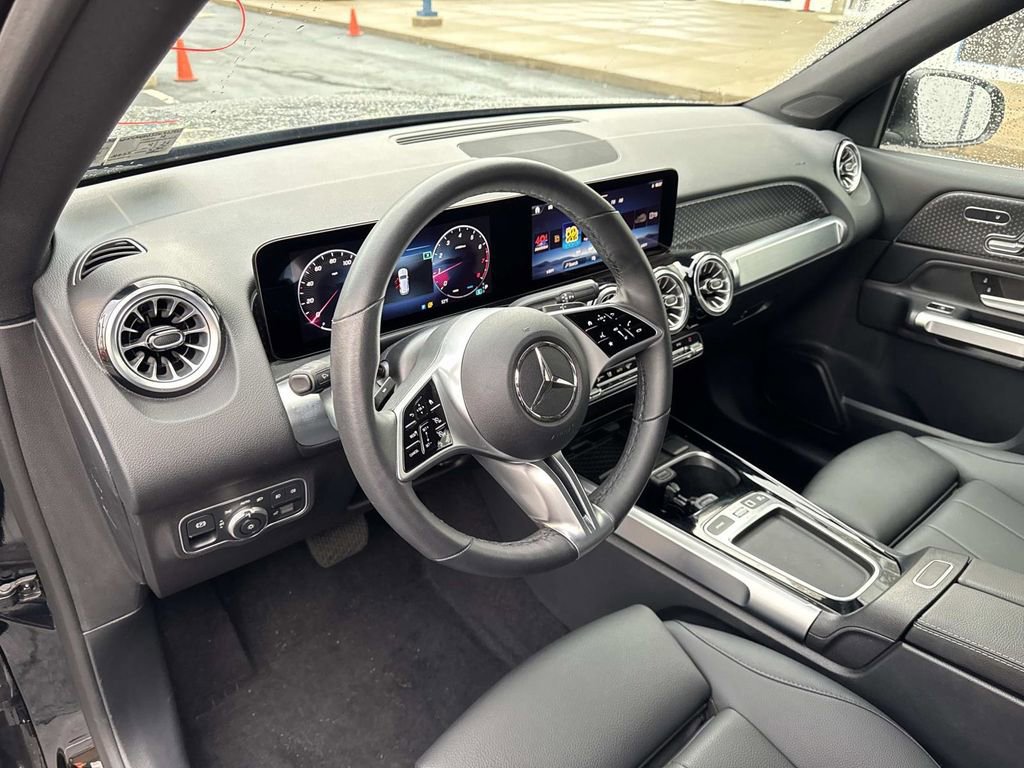 Used 2025 Mercedes-Benz GLB 250 4MATIC image 19