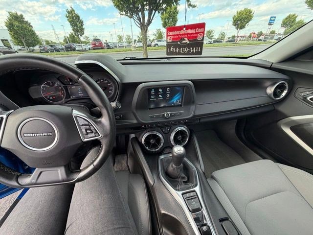 Used 2016 Chevrolet Camaro LT RWD image 4