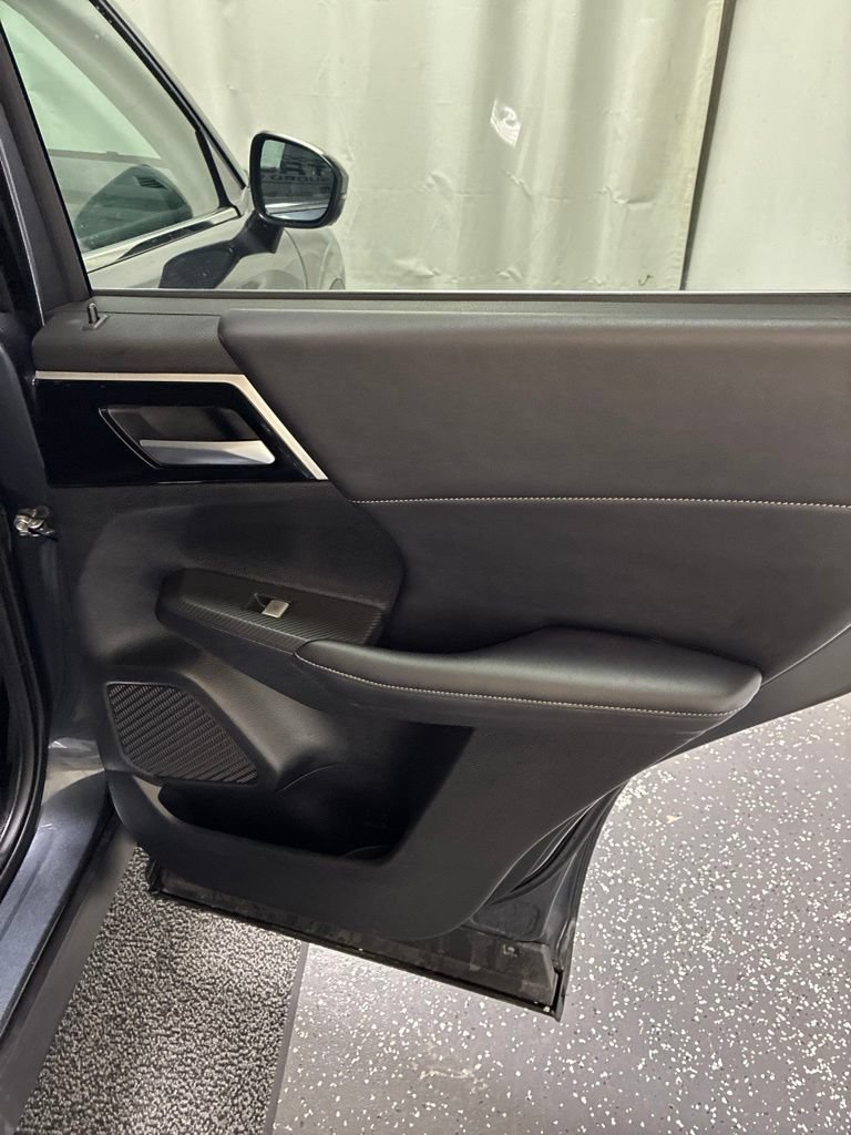Used 2024 Mitsubishi Outlander SE AWD/4WD image 28