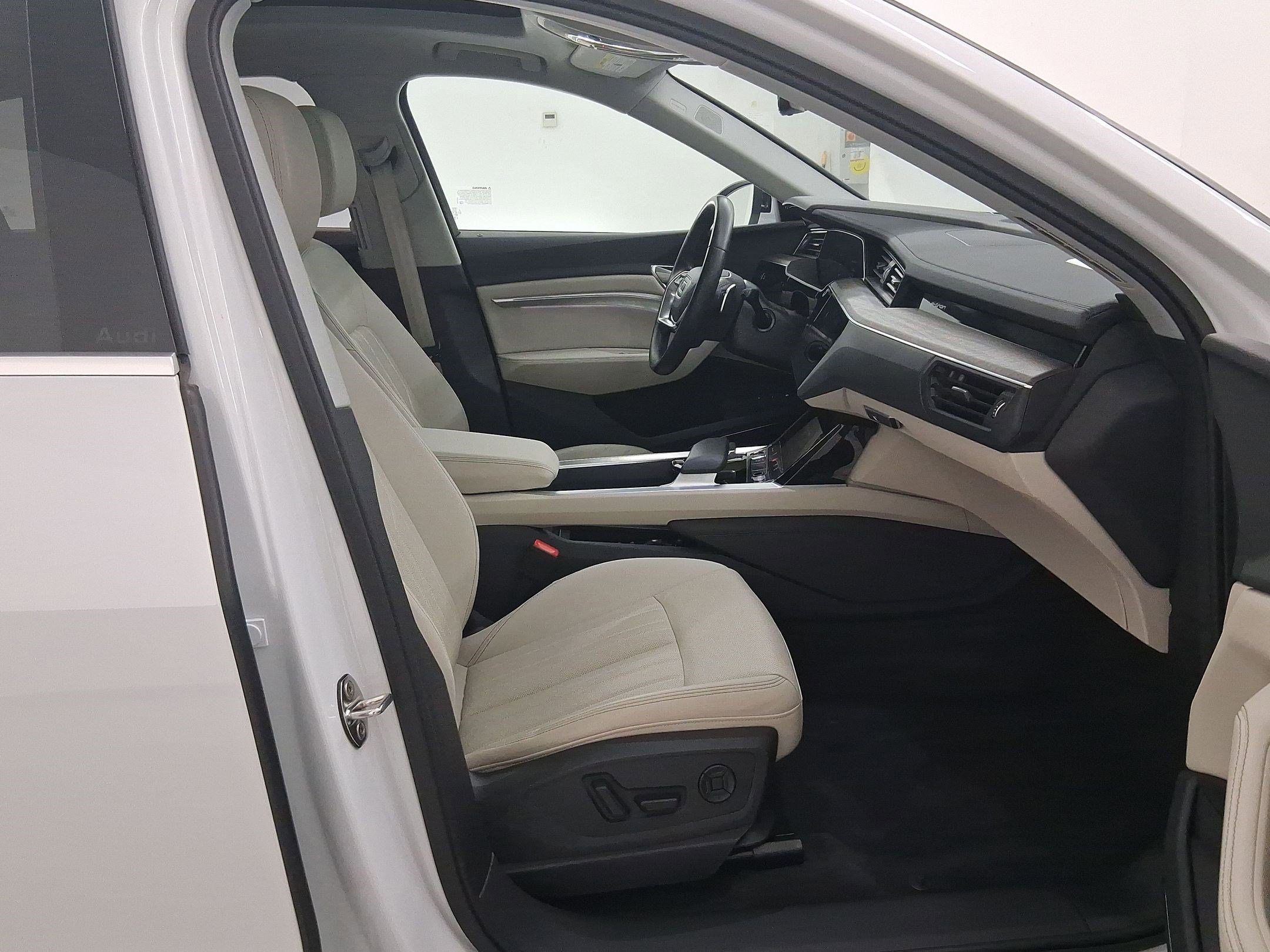 Certified 2024 Audi Q8 e-tron Premium Plus w/ Premium Plus Package image 35