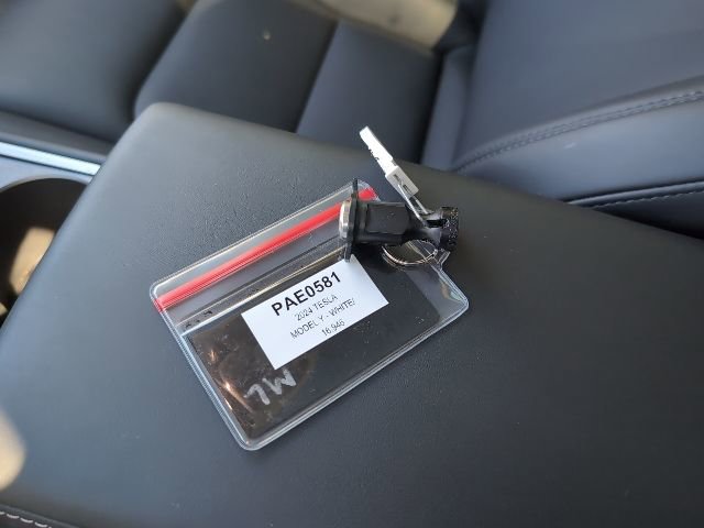 Used 2024 Tesla Model Y Long Range image 28