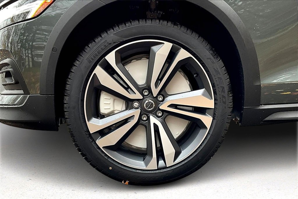 New 2026 Volvo V60 B5 Cross Country Plus w/ Protection Package Premier image 13