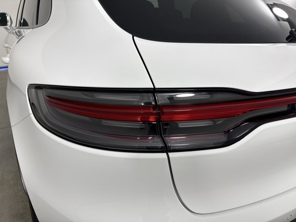 Certified 2025 Porsche Macan AWD/4WD image 18