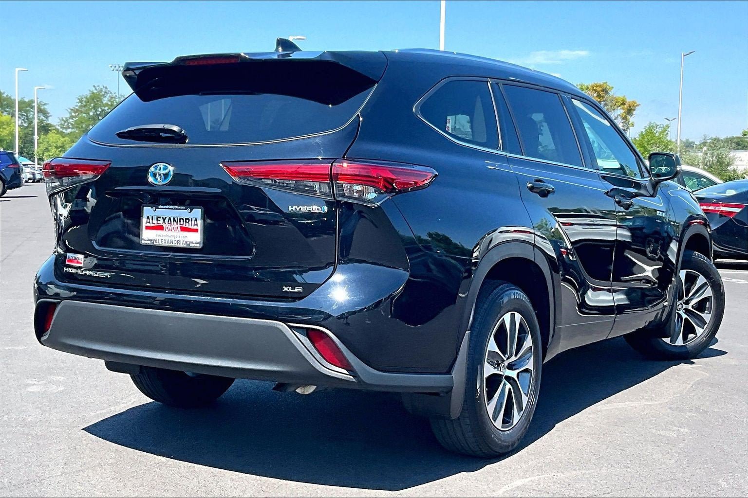 Used 2021 Toyota Highlander XLE AWD/4WD image 12