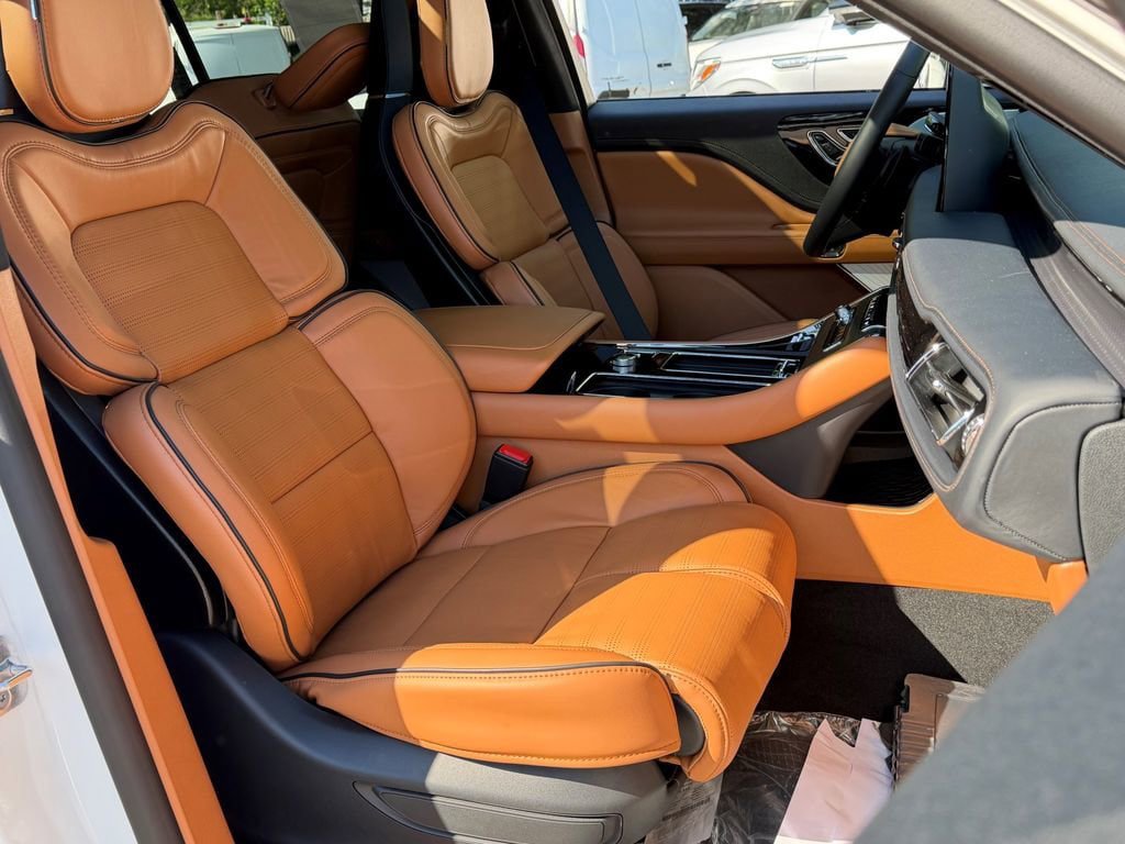 New 2026 Lincoln Aviator Black Label w/ Black Label Special Edition AWD/4WD image 6