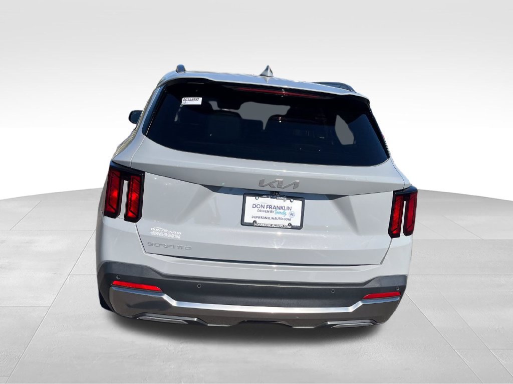 Used 2025 Kia Sorento S w/ Panoramic Sunroof Package FWD image 4