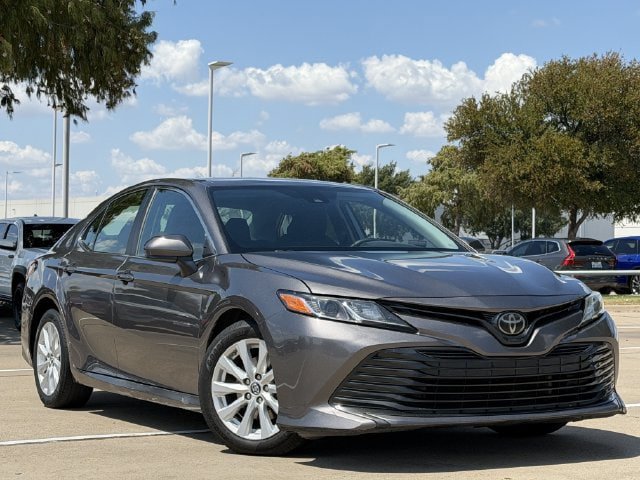 Used 2019 Toyota Camry LE FWD image 2