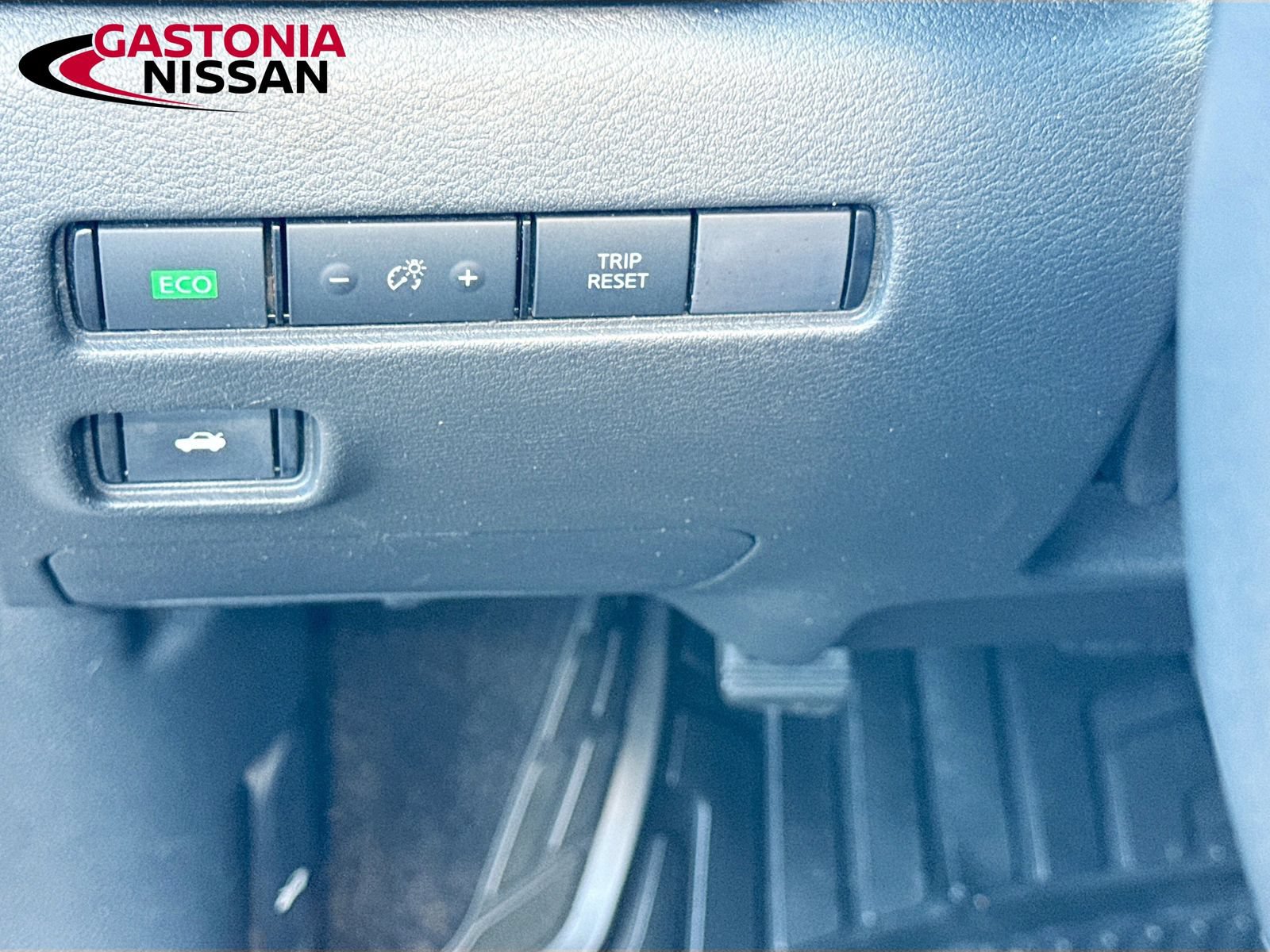 Used 2023 Nissan Sentra SR w/ Electronics Package FWD image 11