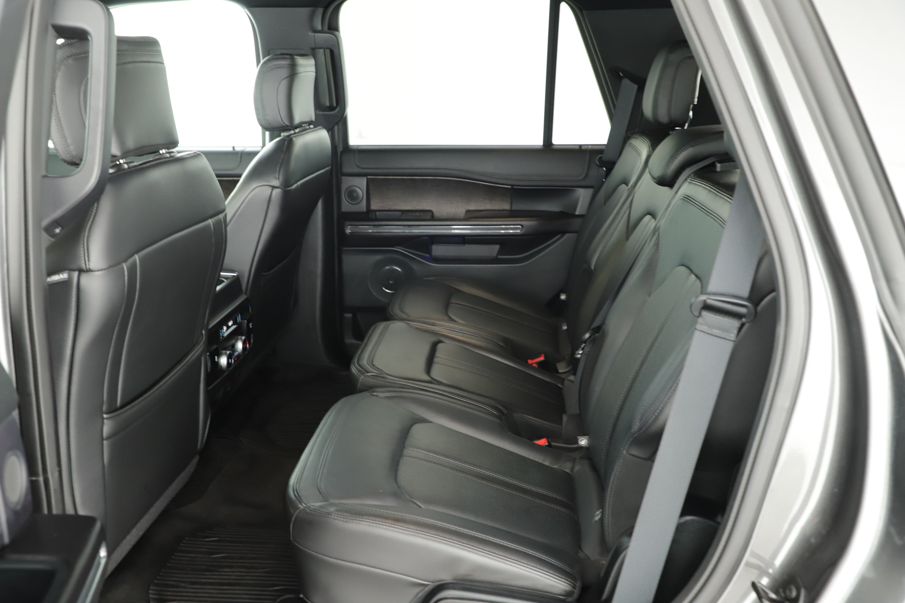 Used 2018 Ford Expedition Limited w/ Equipment Group 302A AWD/4WD image 19