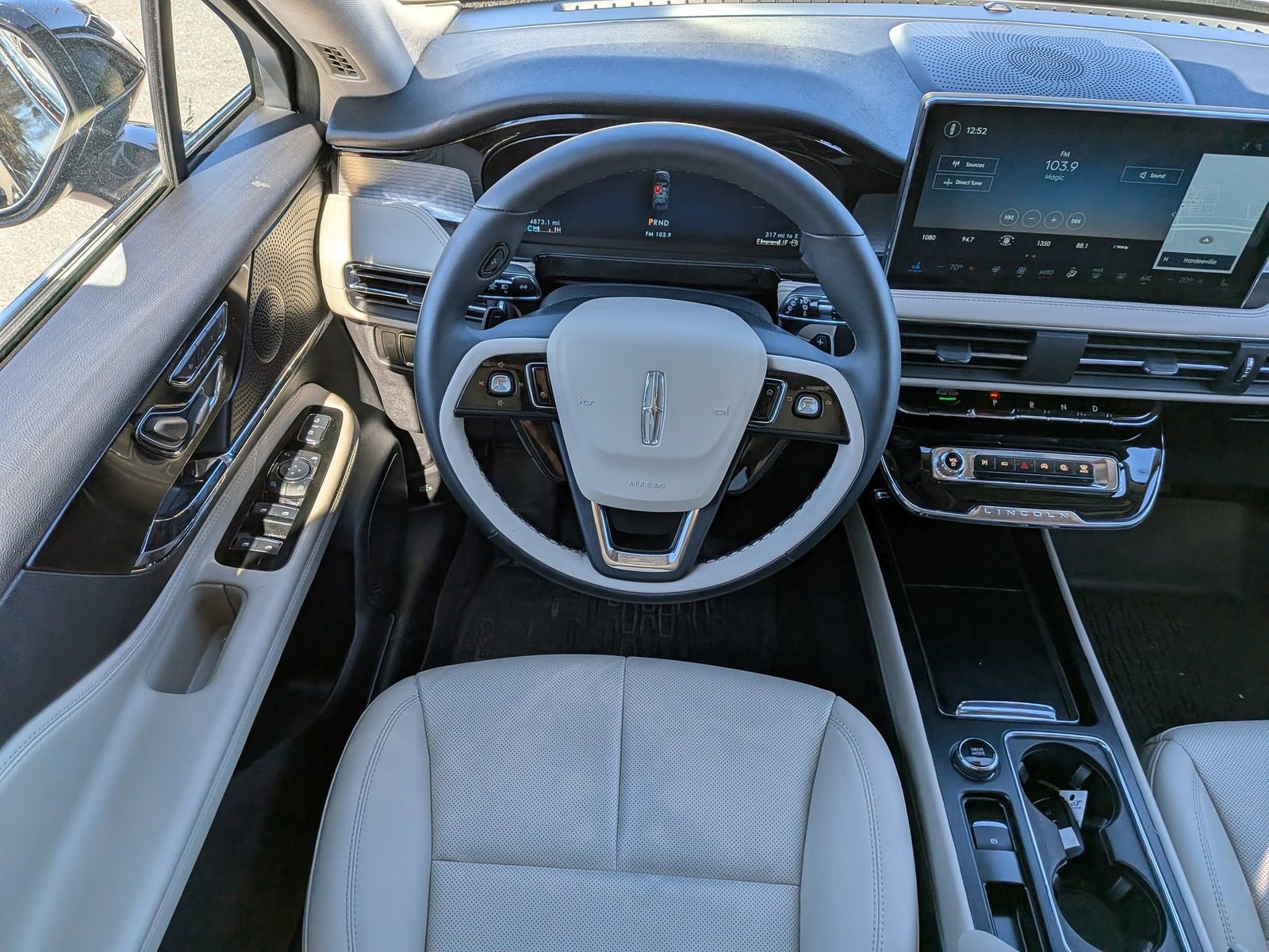 Certified 2025 Lincoln Corsair FWD w/ Equipment Group 101A image 18