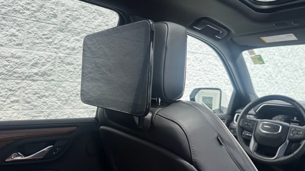 Used 2024 GMC Yukon Denali Ultimate w/ LPO, Floor Liner Package AWD/4WD image 17