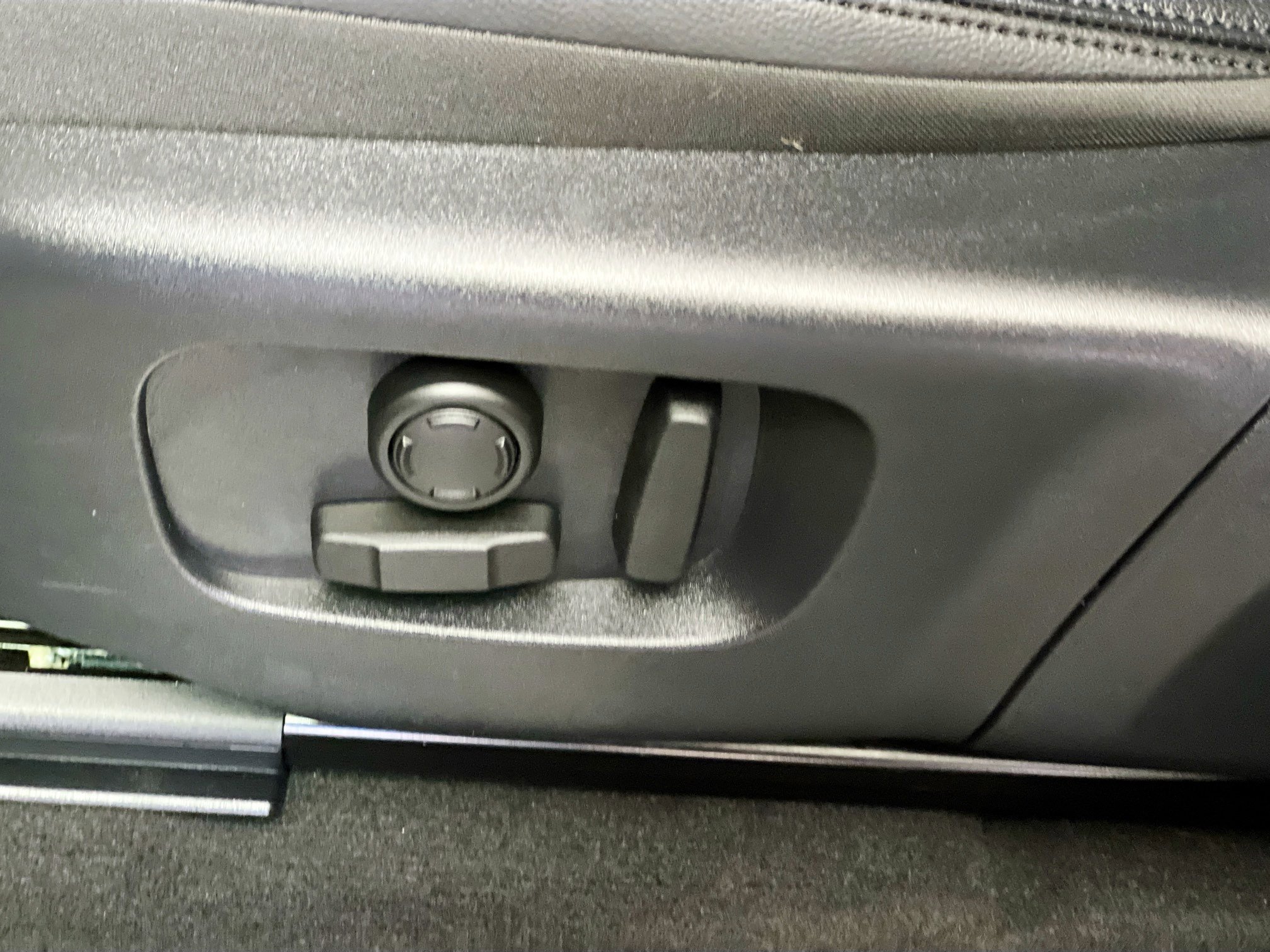 Used 2023 Land Rover Range Rover Evoque R-Dynamic SE image 15