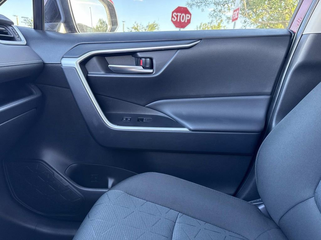 Used 2025 Toyota RAV4 XLE w/ Convenience Package FWD image 29