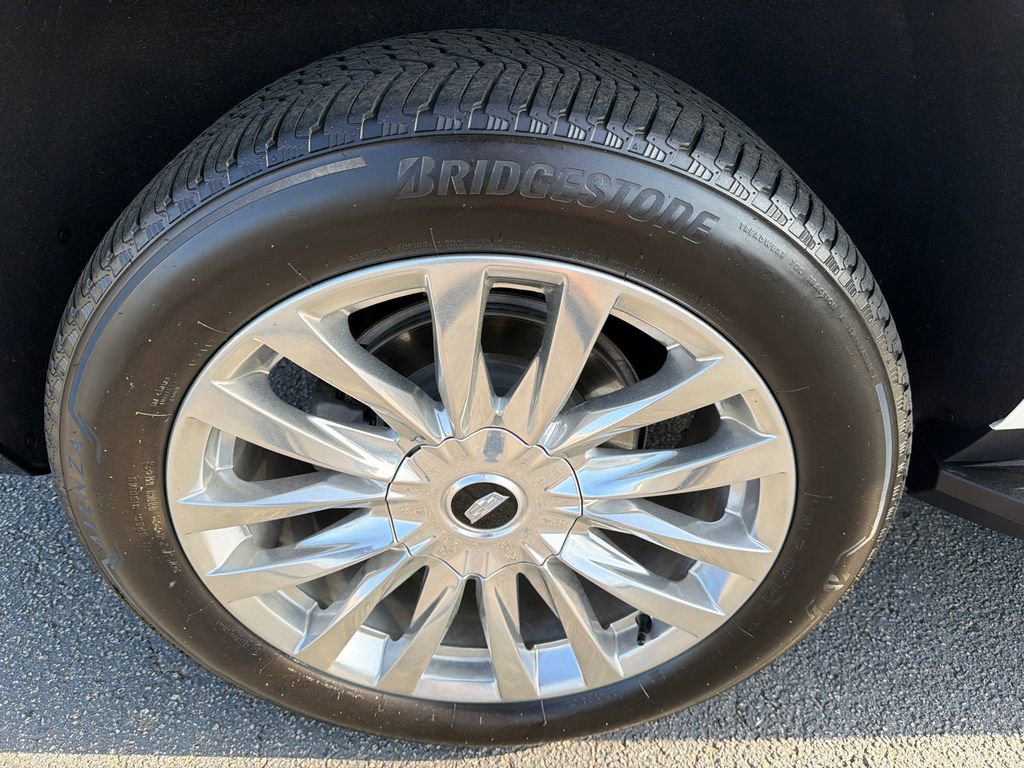 Used 2023 Cadillac Escalade Premium Luxury RWD image 17