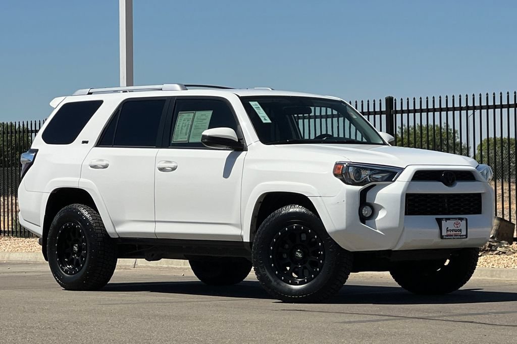 Certified 2018 Toyota 4Runner SR5 AWD/4WD image 2