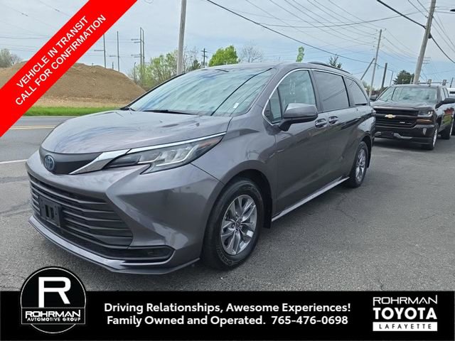 Used 2023 Toyota Sienna LE AWD/4WD image 1
