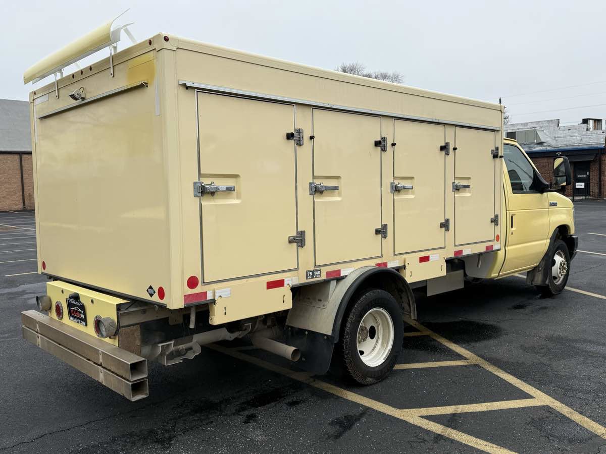Used 2022 Ford E-450 and Econoline 450 Super Duty RWD image 5