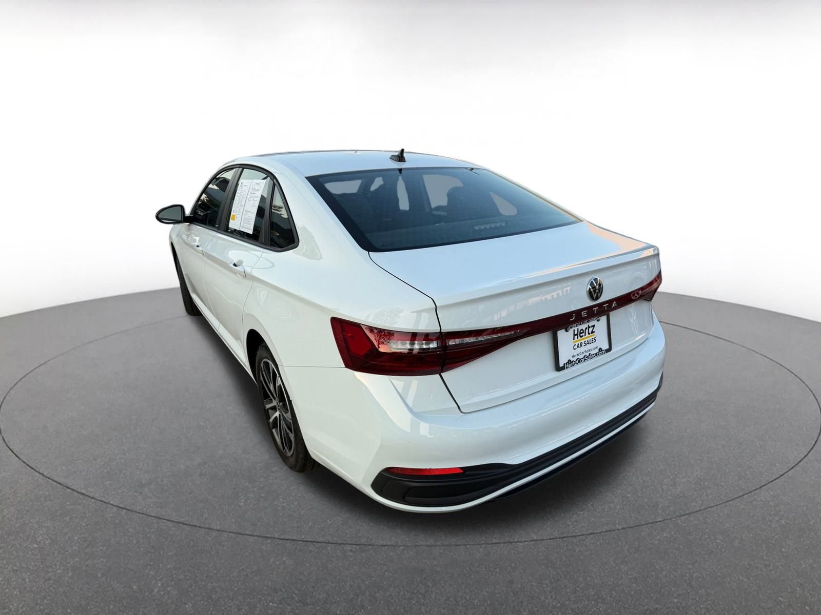 Used 2025 Volkswagen Jetta Sport image 4