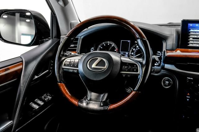 Used 2021 Lexus LX 570 4WD w/ Luxury Package image 17