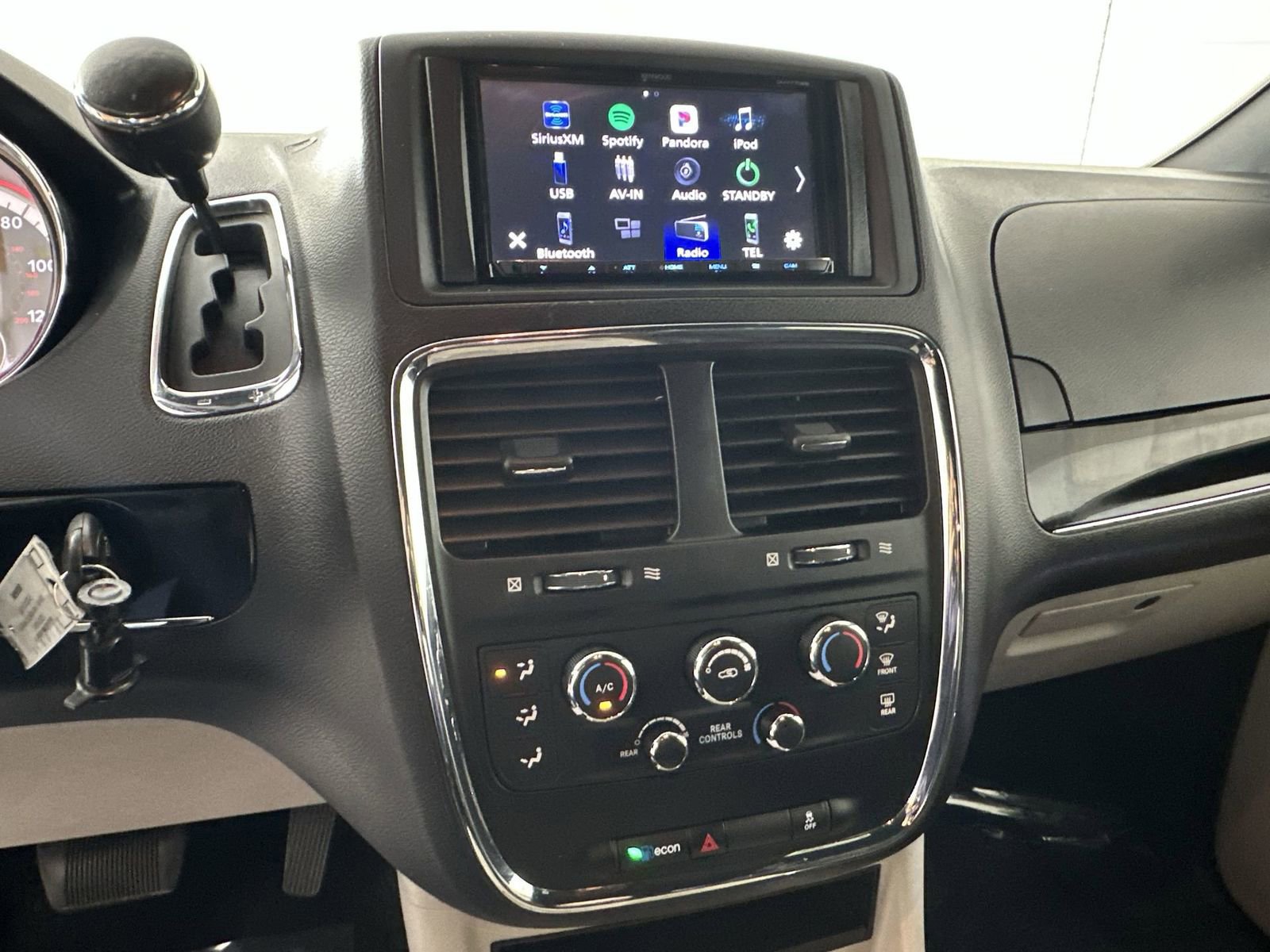 Used 2019 Dodge Grand Caravan SXT w/ Rear Park Assist Package FWD image 21