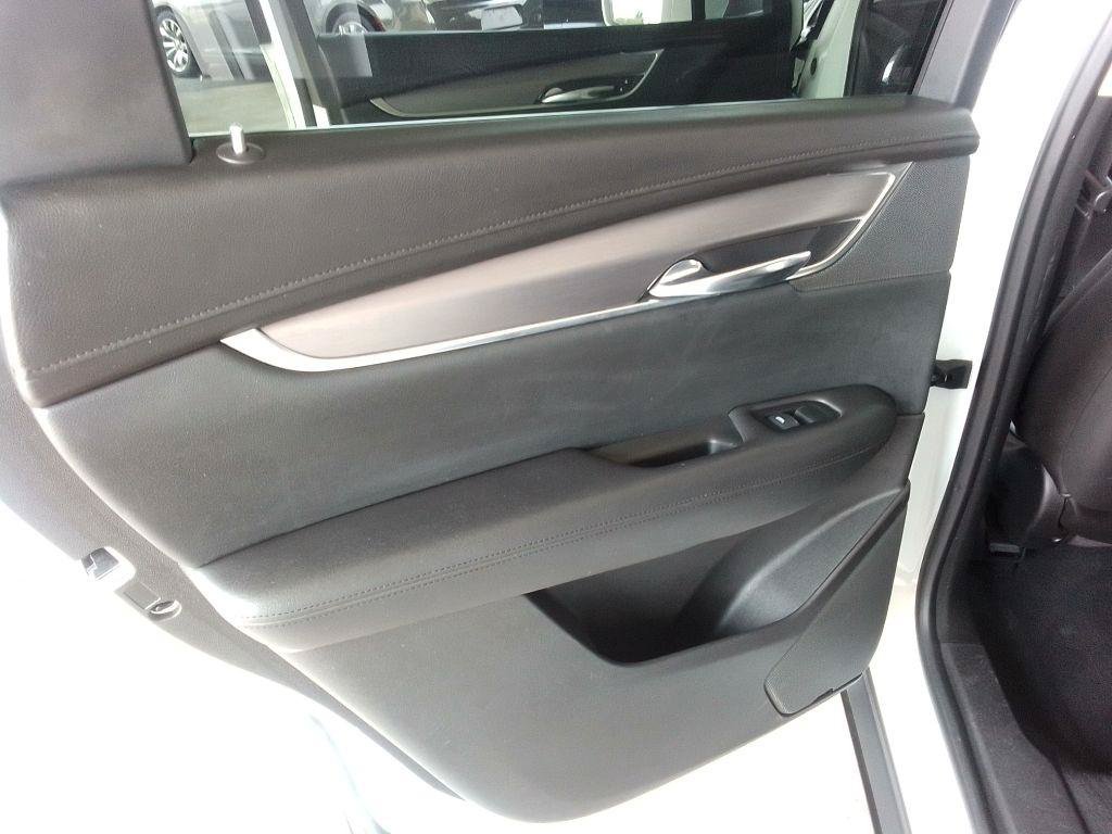 Used 2017 Cadillac XT5 Premium Luxury FWD image 19