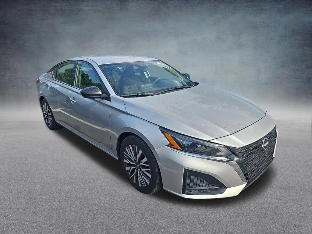 Used 2025 Nissan Altima 2.5 SV FWD image 8
