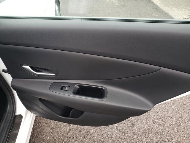 Used 2023 Hyundai Elantra SE w/ Winter Weather Package image 18