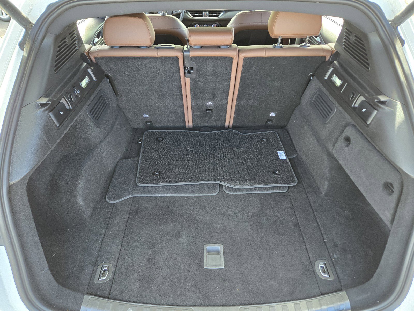 Used 2024 Alfa Romeo Stelvio Ti image 13