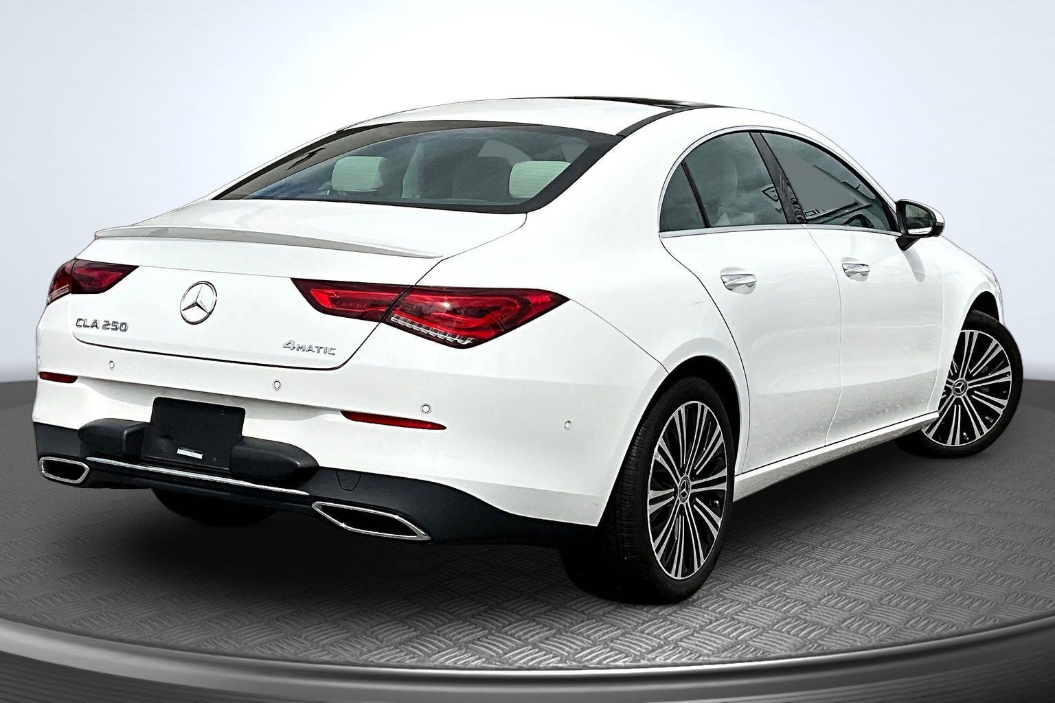 Used 2023 Mercedes-Benz CLA 250 4MATIC w/ Premium Package image 5