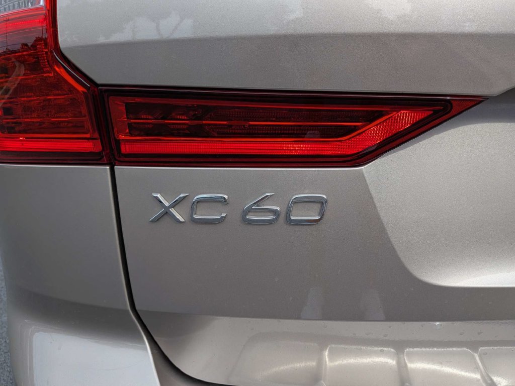 Certified 2024 Volvo XC60 T8 Ultimate w/ Climate Package AWD/4WD image 13