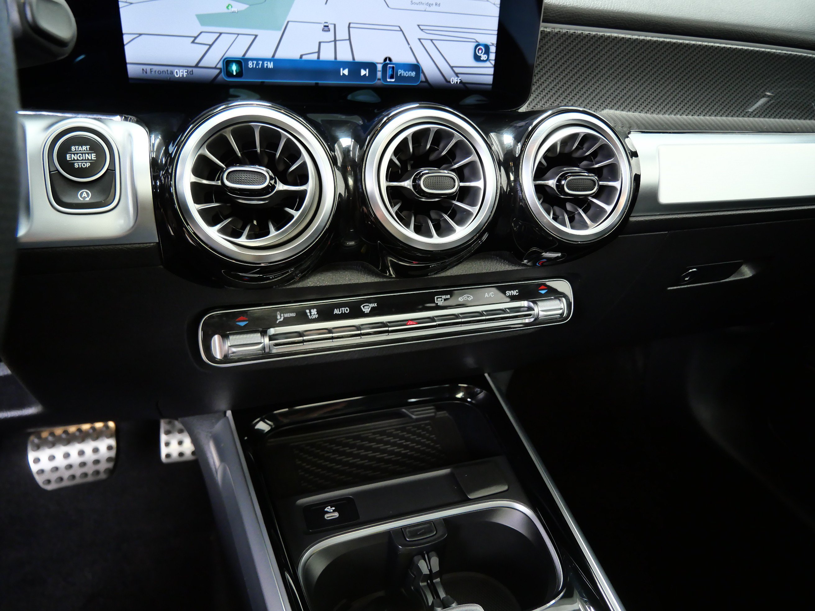 Used 2024 Mercedes-Benz GLB 35 AMG 4MATIC image 22